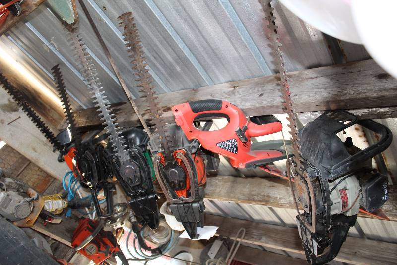 lot 325 image: Hedge Trimmers