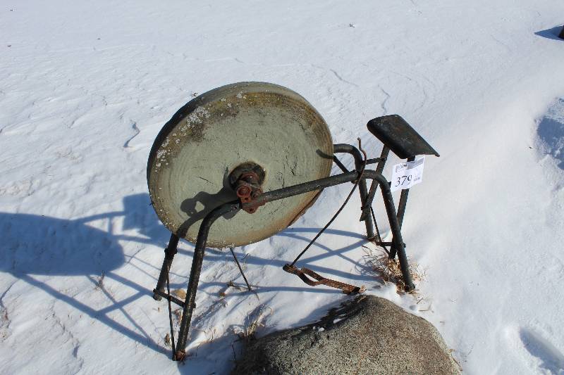 lot 379 image: Manual Grinding Wheel
