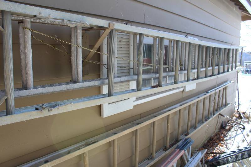 lot 381 image: Lot of (2) Aluminum Extension Ladders