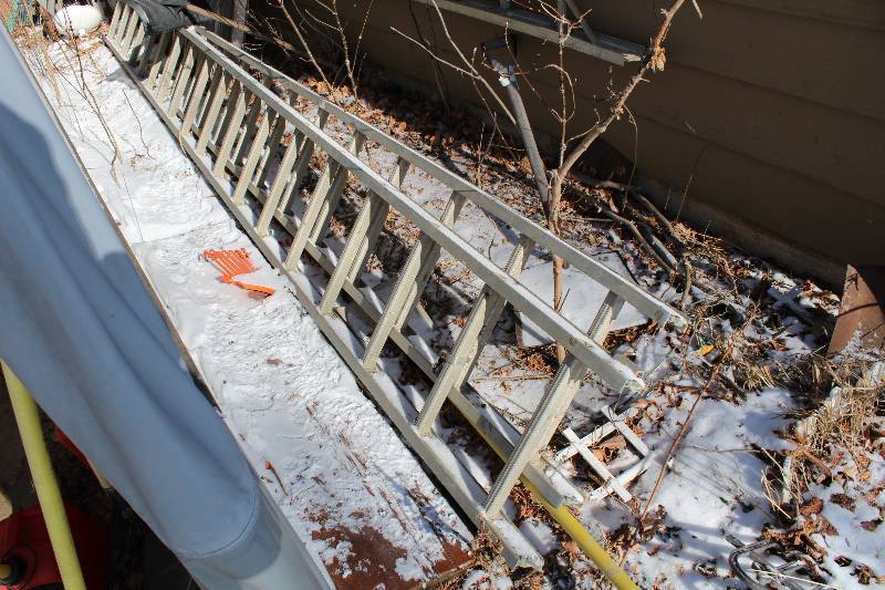 lot 382 image: Lot of (2) Ladders