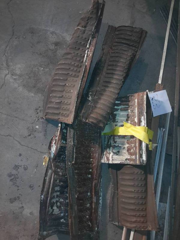lot 53 image: Lot of Metal Cove Molding