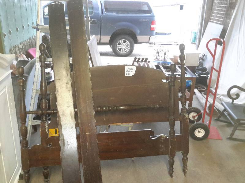 lot 20 image: Full size bed frame. Headboard, Foot Board and side rails