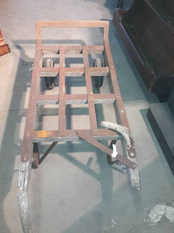 lot 34 image: Nutting upright Railroad station cart..