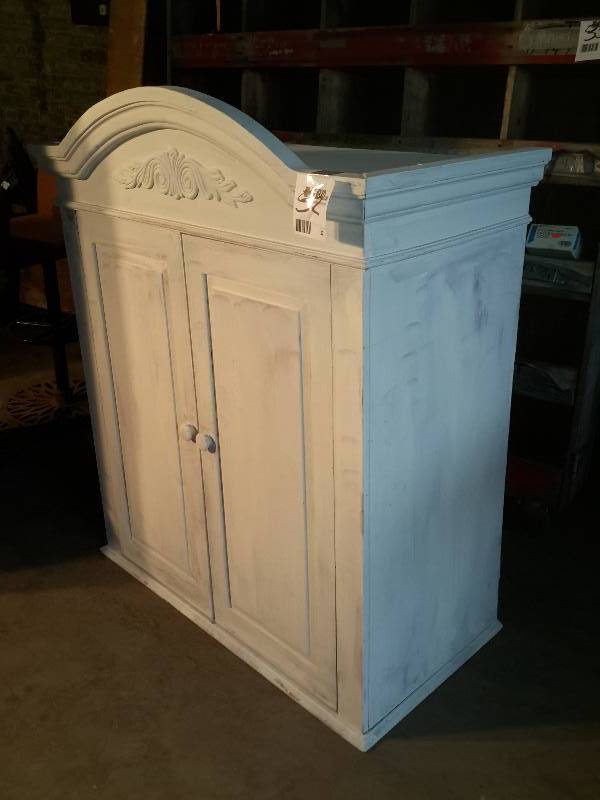 lot 32 image: Nice rounded crown solid wood cabinet.