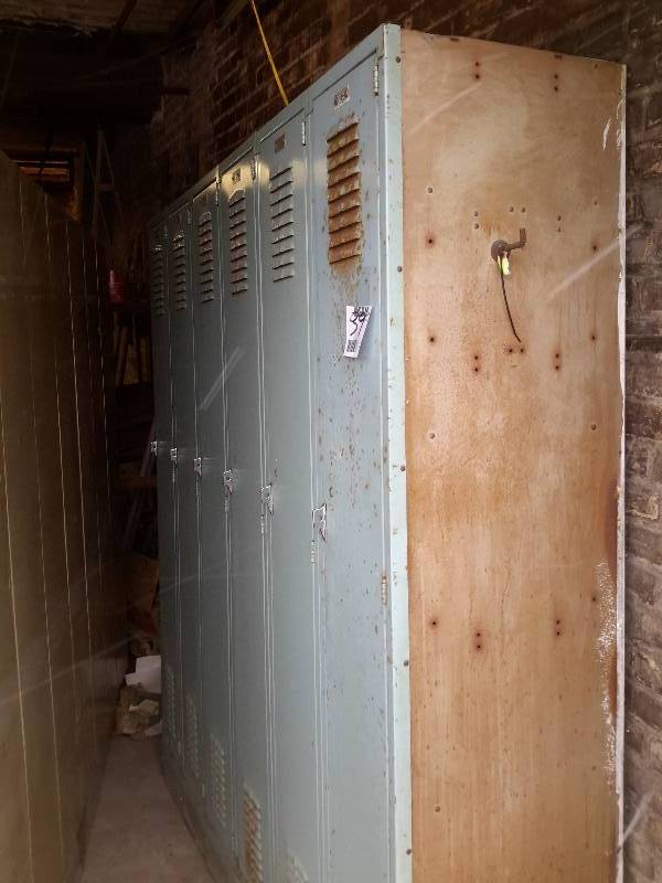 lot 39 image: Medart, 7 locker system