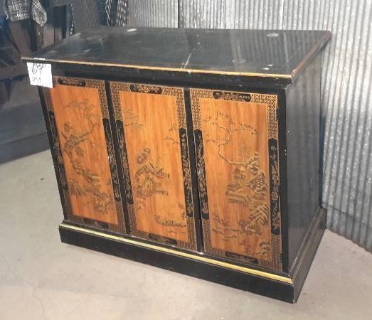 lot 69 image: Asian Theme painted breakfront cabinet.  Drexel Brand