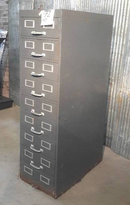 lot 72 image: Nice industrial cabinet with drawers