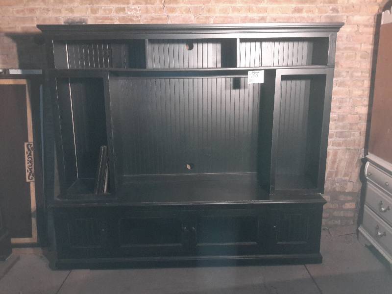 lot 88 image: Mud room hutchcabinet
