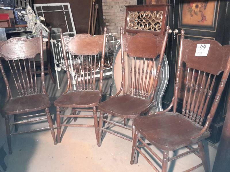 lot 99 image: 4 nice spindle back side chairs.. Matching