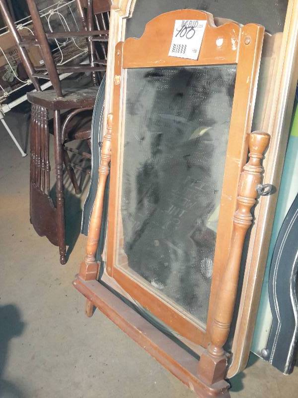 lot 100 image: 4 bureau top Mirrors as pictured