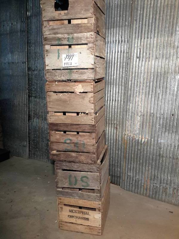 lot 141 image: 10 Wood crates