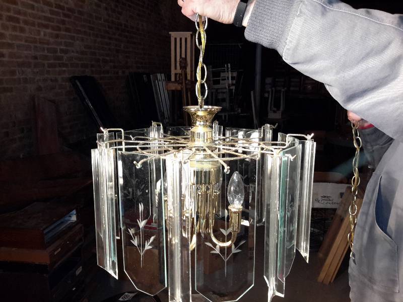 lot 172 image: Nice Glass and plastic hanging lamp with swag cord.  Looks like new