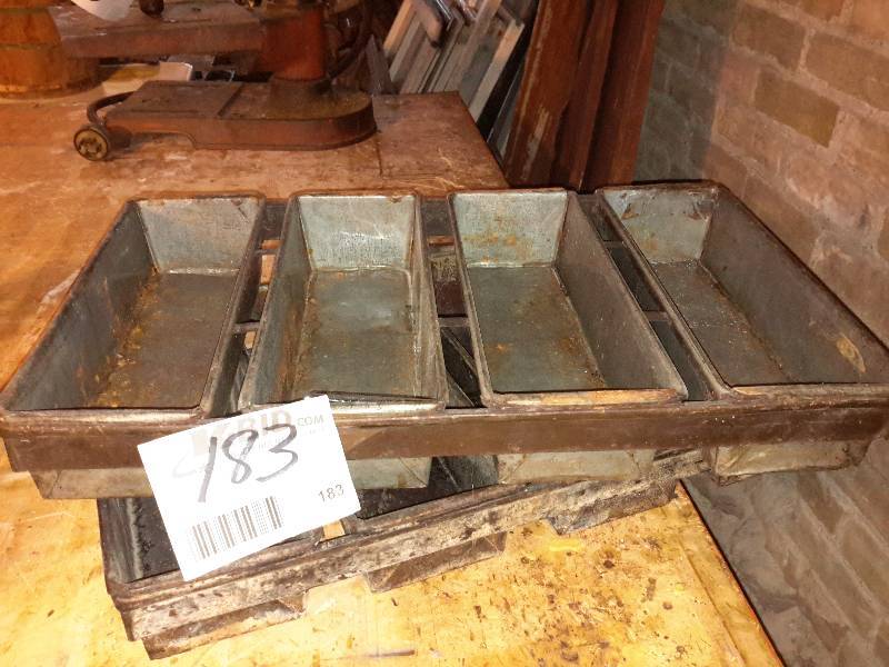 lot 183 image: 2, 4 strap, bread pans