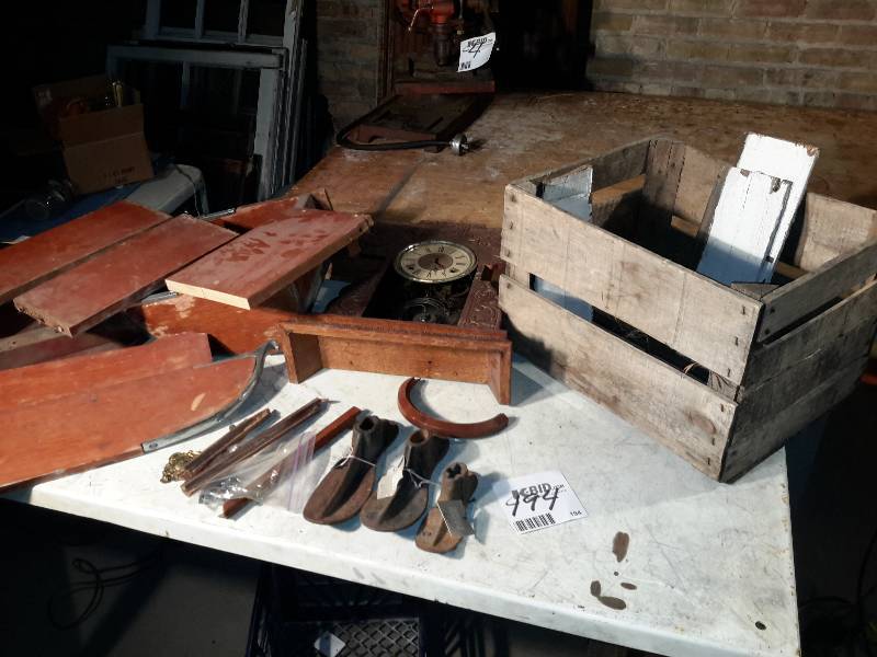 lot 194 image: Antique Shoe horns  Parts to a CRIS CRAFT Boat.  Wood box and more
