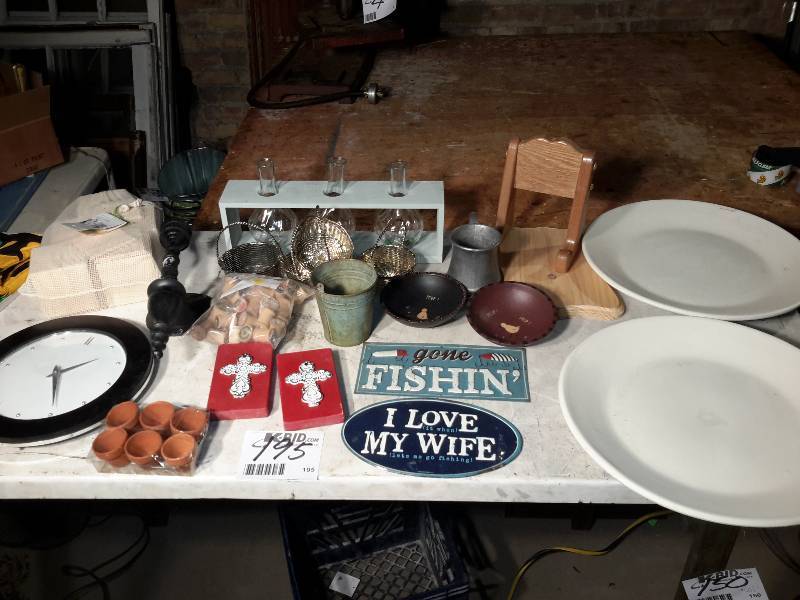 lot 195 image: Misc. Decorative items as pictured.. See close-ups