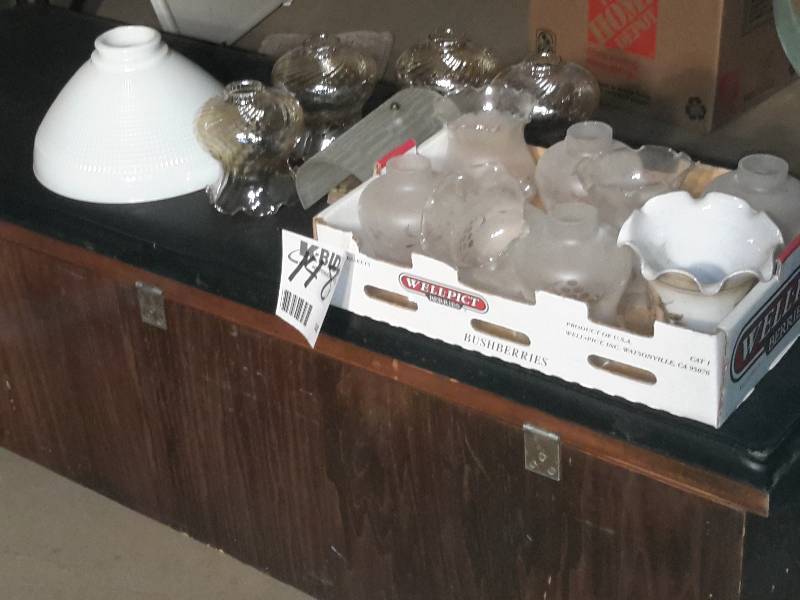 lot 148 image: Lot of Lamp Globes and a sconce Light fixture.. Tulip shape and one large Floor lamp globe