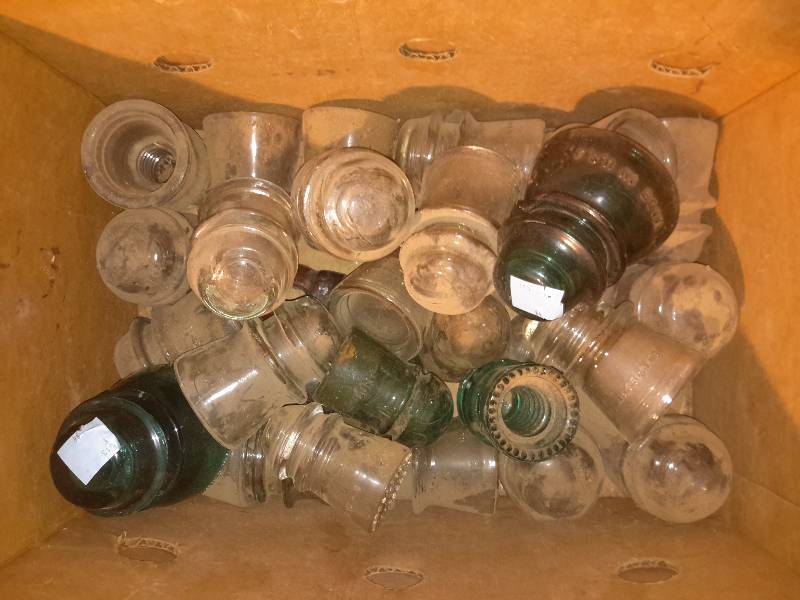 lot 146 image: Lot of vintage telephone Insulators