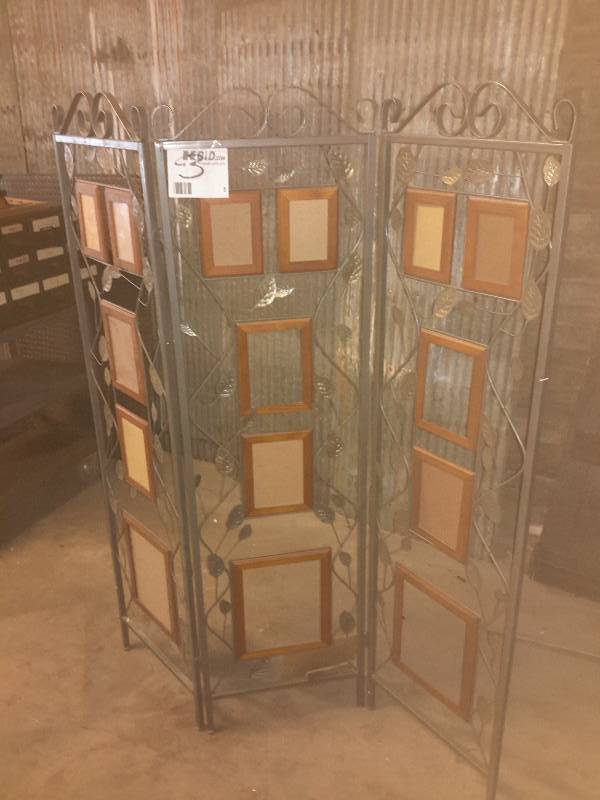 lot 3 image: Pictorial tri Fold room divider