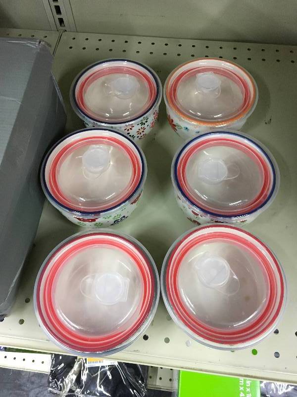 lot 555 image: BOWL SET