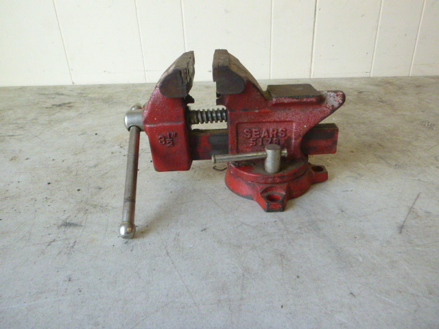 lot 31 image: Sears 3 12 Swivel Bench Vise