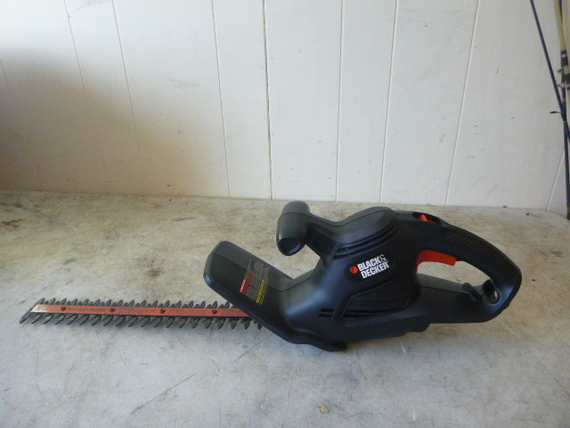 lot 37 image: Black & Decker Electric Hedge Trimmer