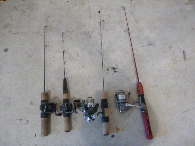 lot 52 image: 4 Ice Fishing Rods and Reels