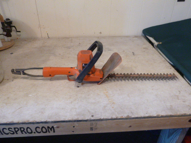 lot 57 image: Black & Decker Electric Hedge Trimmer