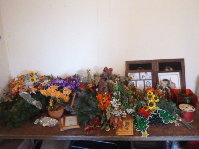 lot 61 image: Miscellaneous Home Dcor