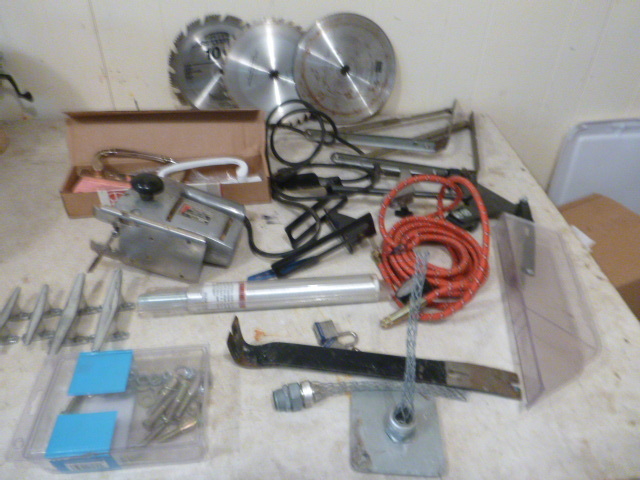 lot 71 image: Miscellaneous Garage Items