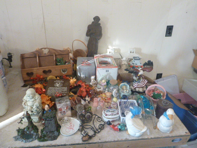lot 94 image: Miscellaneous Home Dcor