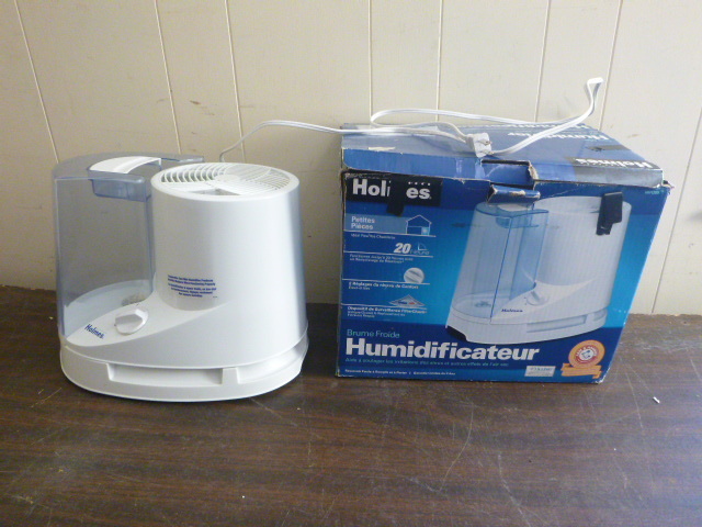 lot 124 image: Holmes Humidified