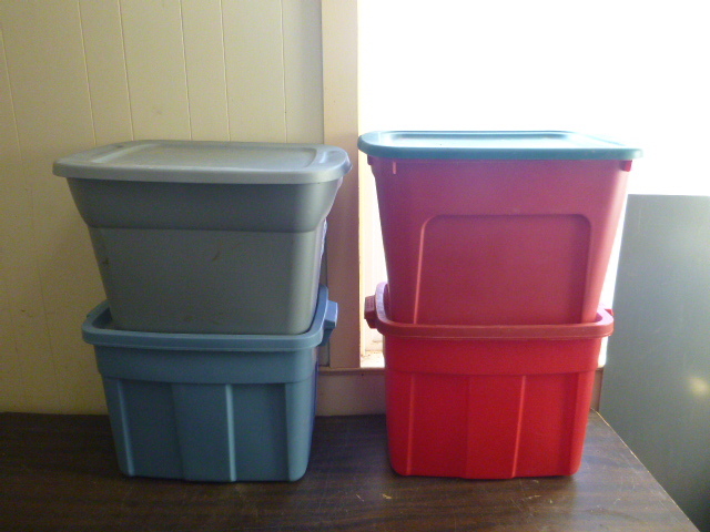 lot 151 image: 4 Totes with Lids