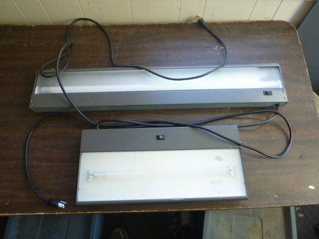 lot 156 image: 2 Fluorescent Lights