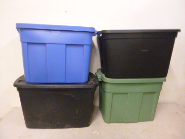 lot 8 image: 4 Totes with Lids