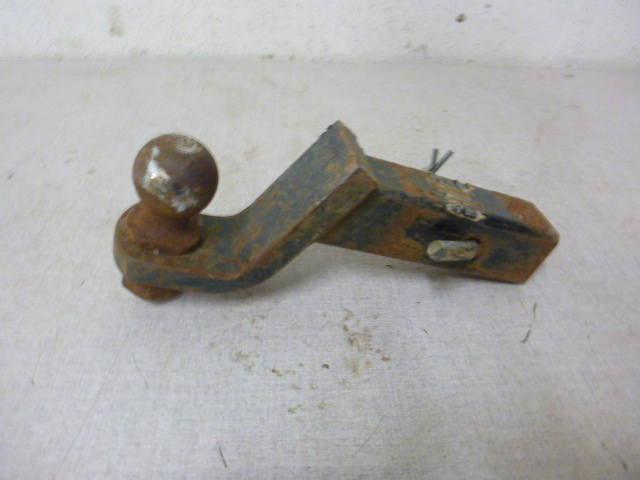lot 15 image: 2 Receiver Hitch