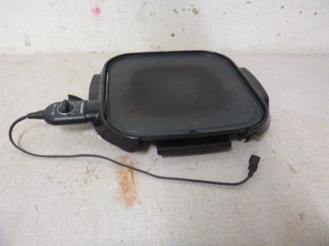 lot 23 image: Farberware Griddle