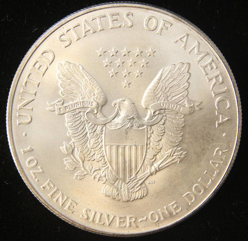2001 AMERICAN SILVER EAGLE 1 TROY OZ. .999 FINE SILVER DOLLAR