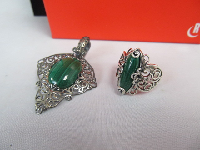lot 65 image: Sterling Silver & Malachite Pendant & Ring