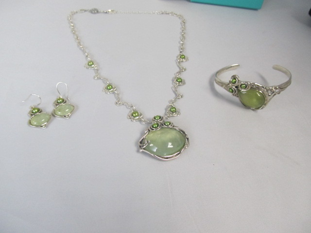 lot 89 image: Hagit Gorali Sterling Silver Green Pearl & Gemstone Necklace Bracelet & Earrings