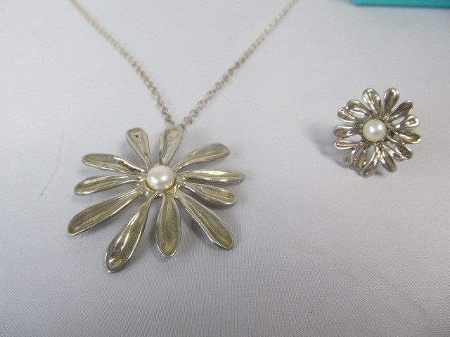 lot 91 image: Hagit Gorali Sterling Silver & Pearl Pendant Necklace & Ring