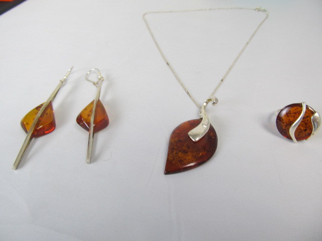 lot 92 image: Sterling Silver & Amber Pendant Necklace Ring & Earrings
