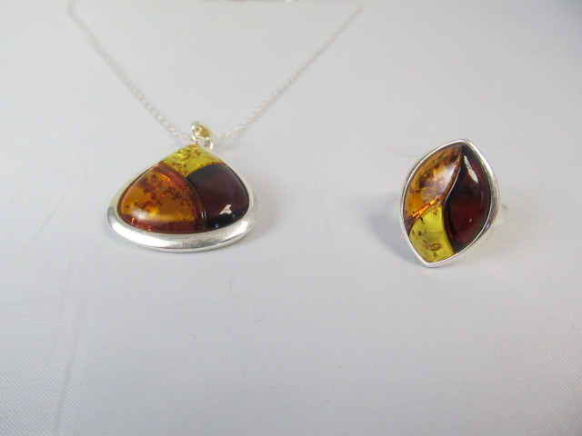 lot 134 image: Sterling Silver Amber Pendant Necklace & Ring