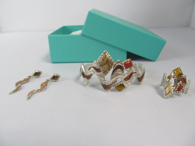 lot 148 image: Sterling Silver wInlaid Copper & Gemstone Bracelet Ring & Earrings