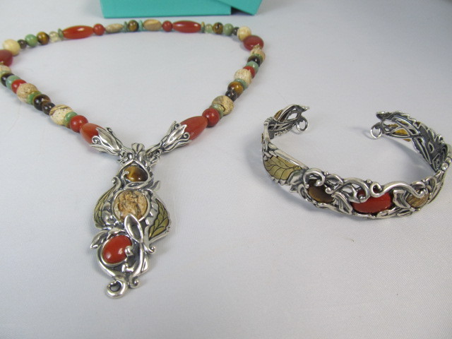 lot 168 image: Sterling Silver Jasper & Red Coral Pendant Necklace & Bracelet