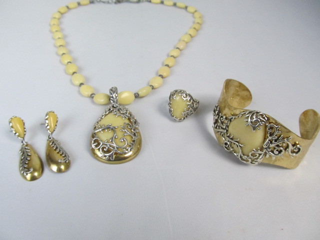 lot 171 image: Sterling & Brass Yellow Jasper Pendant Necklace Bracelet Ring & Earrings