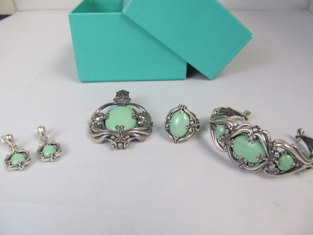 lot 182 image: Sterling Silver Green Variscite Pendant Bracelet Ring & Earrings