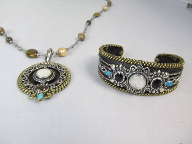 lot 184 image: Sterling Silver & Mixed Metal Pearl Gemstone Pendant Necklace & Bracelet