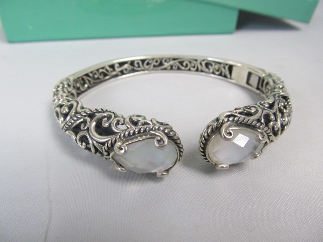 lot 197 image: Sterling Silver Mother of Pearl Doublet Hinged Bracelet