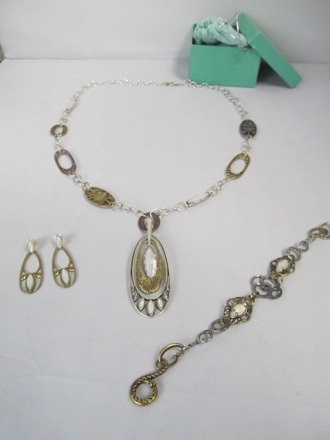 lot 201 image: Sterling Silver Bronze Mother Of Pearl Pendant Necklace Bracelet & Earrings