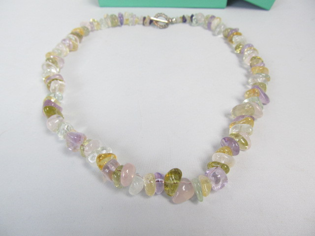 lot 231 image: Multi Colored Clear Polished Stone Necklace